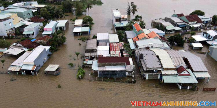 Quốc lộ 1, đường sắt qua miền Trung bị chia cắt