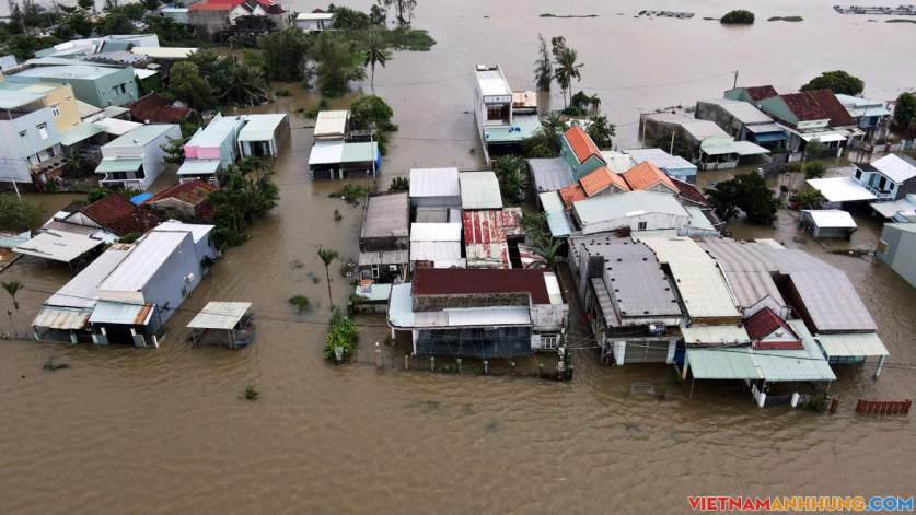 Quốc lộ 1, đường sắt qua miền Trung bị chia cắt