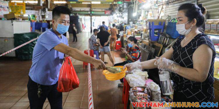 TP HCM sau 10 ngày ‘mở cửa’