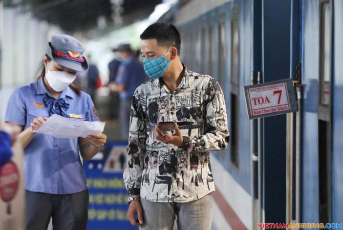 Tàu khách Bắc – Nam ngày đầu chạy trở lại