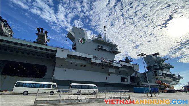 Tàu sân bay HMS Queen Elizabeth của Anh tới Singapore