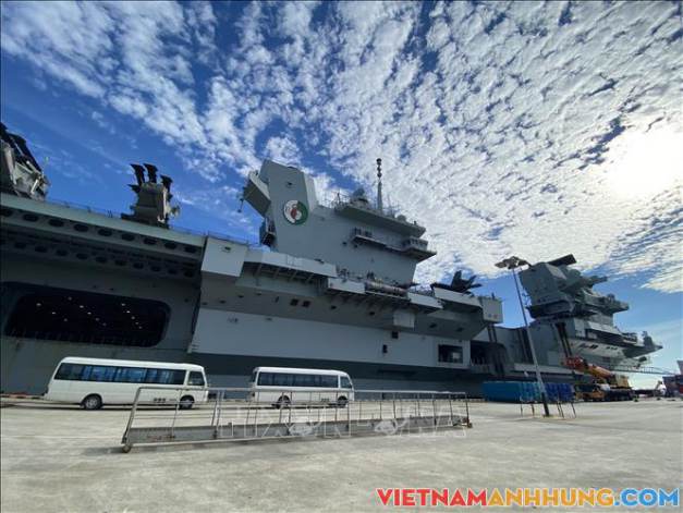 Tàu sân bay HMS Queen Elizabeth của Anh tới Singapore
