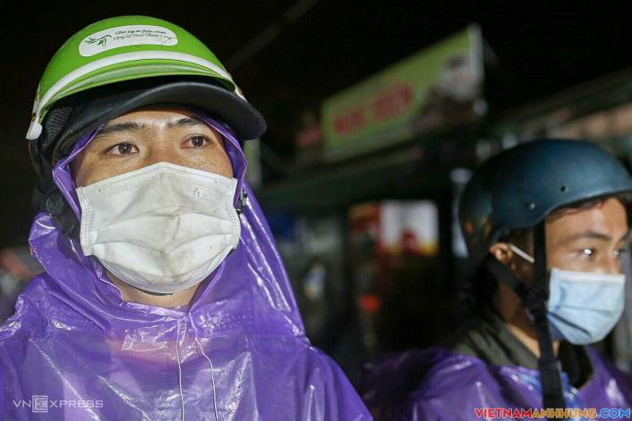 Thủ tướng yêu cầu lập danh sách đưa người dân về quê