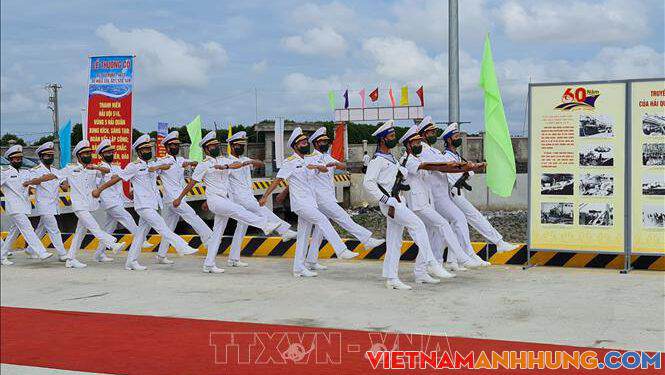 Thượng cờ 4 tàu vận tải đổ bộ đa năng RoRo – 5612