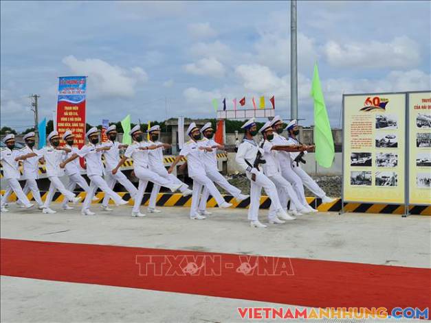 Thượng cờ 4 tàu vận tải đổ bộ đa năng RoRo – 5612