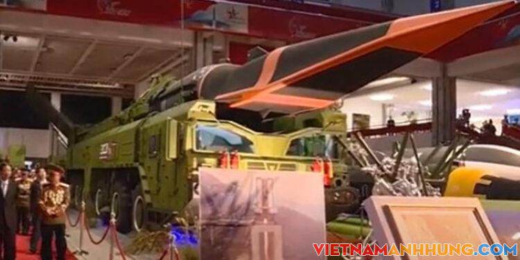 Triều Tiên hé lộ tên lửa siêu thanh trong triển lãm quân sự