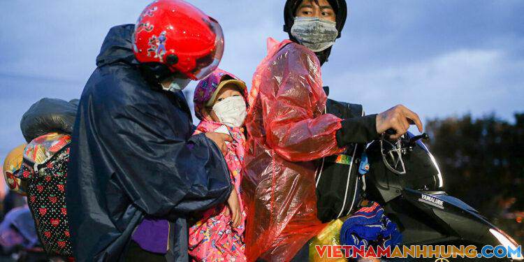 Xe khách chở miễn phí người hồi hương từ Đà Nẵng ra Hà Nội