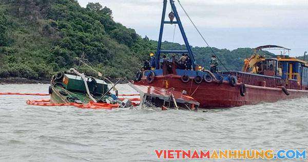 Chìm tàu chở dầu do va phải đá ngầm, 2 người thương vong
