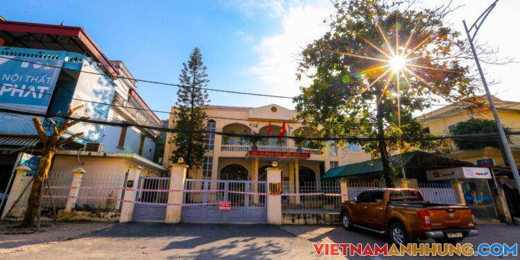 Phong toả nhiều hộ dân, phòng làm việc có Thẩm phán, Trưởng Công an huyện mắc Covid-19