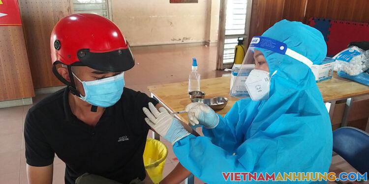 Bình Dương thừa nhận “vượt rào” tiêm vaccine Covid-19 cho trẻ em dưới 18 tuổi từ cuối tháng 7