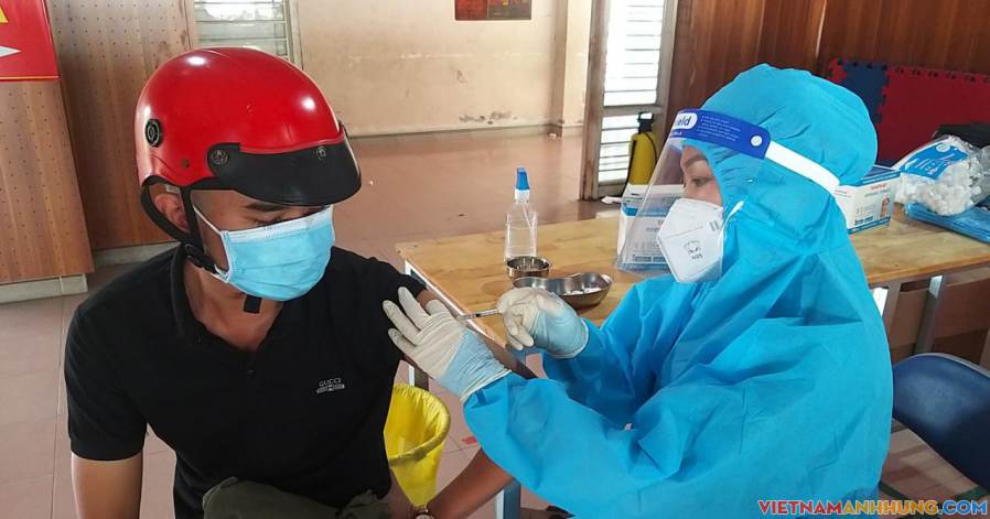 Bình Dương thừa nhận “vượt rào” tiêm vaccine Covid-19 cho trẻ em dưới 18 tuổi từ cuối tháng 7