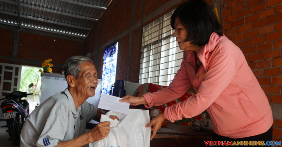 Người cao tuổi, khuyết tật nặng được hỗ trợ 1 triệu đồng