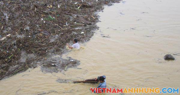 Thi thể 2 cha con được phát hiện dưới suối, cách nhau 200 m