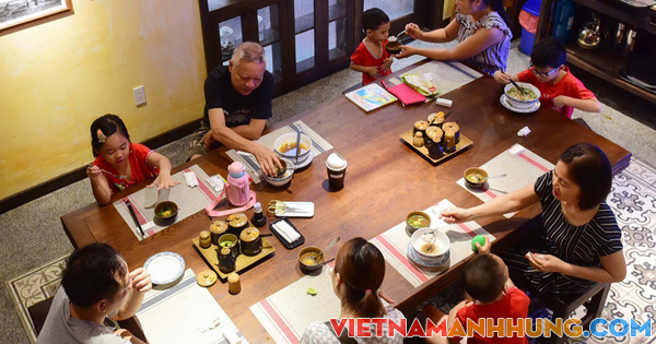 NÓNG: TP HCM chính thức cho phép quán ăn uống phục vụ tại chỗ từ ngày mai