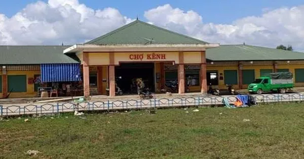 Buộc thôi việc phó ban quản lý chợ vì “ưu ái” người nhà tiêm vắc-xin Covid-19