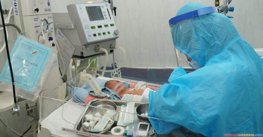 Phẫu thuật bắt con thành công cho sản phụ mắc Covid-19 chuyển biến nặng