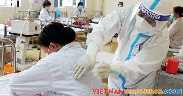 Ngày 26-10, số mắc và tử vong do Covid-19 trên cả nước cùng giảm sâu