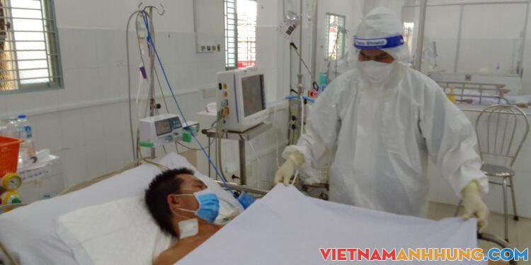 Bệnh nhân Covid-19 nguy kịch, phổi đông đặc được cứu sống ngoạn mục sau một tháng