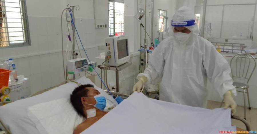 Bệnh nhân Covid-19 nguy kịch, phổi đông đặc được cứu sống ngoạn mục sau một tháng