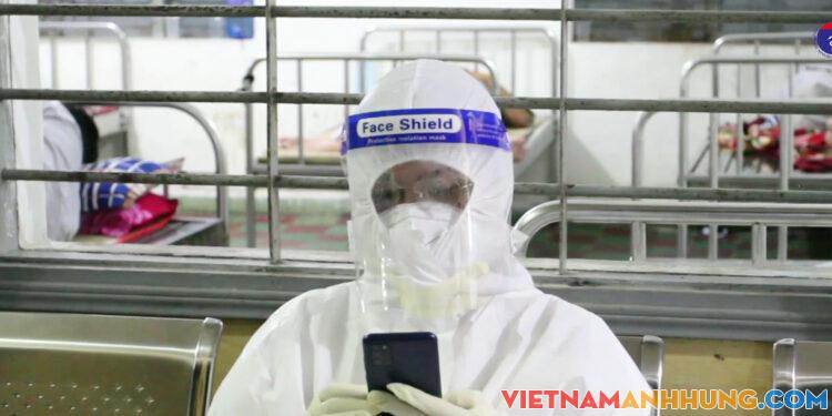 Những nữ chiến sĩ áo trắng quả cảm nơi tuyến đầu