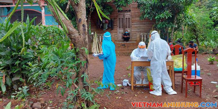 Chùm ca mắc Covid-19 phức tạp, nhiều học sinh và giáo viên phải cách ly