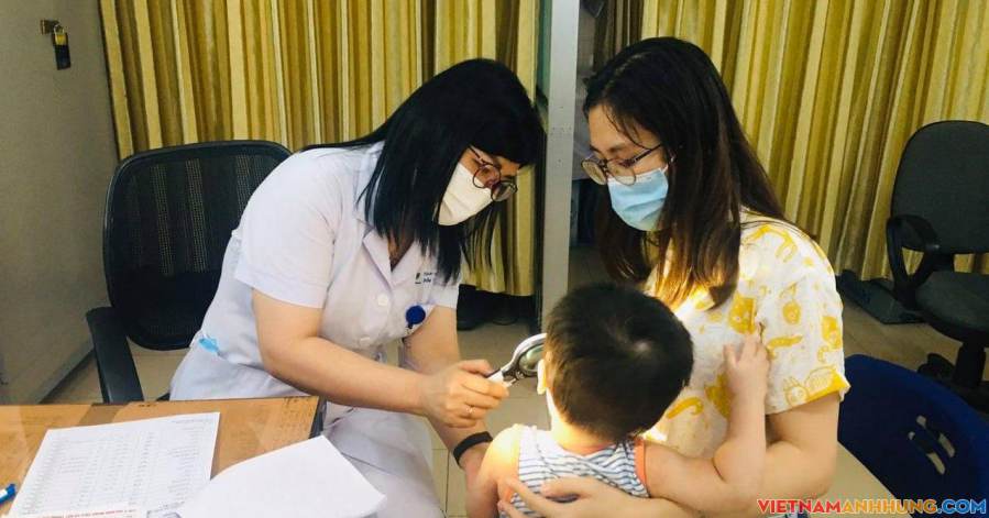 Nỗi khổ trẻ em mắc “bệnh ngứa ngáy khó chịu” mùa hanh khô