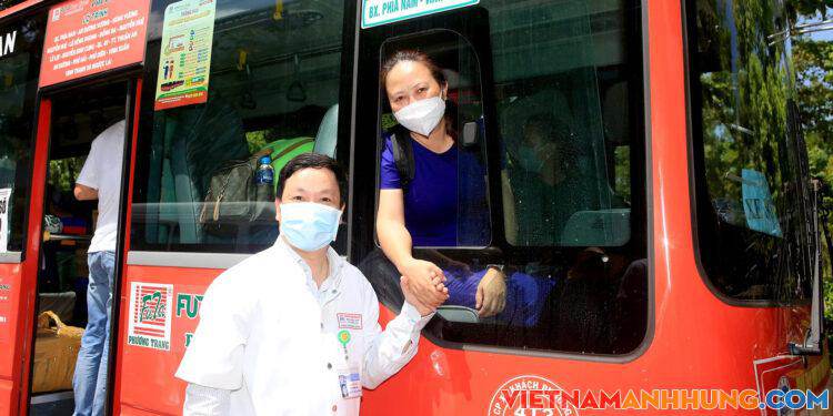 Bệnh viện T.Ư Huế tiếp tục chi viện 50 nhân viên y tế vào TP.HCM cứu bệnh nhân Covid-19 nặng