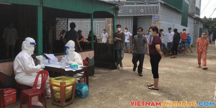 Bùng phát dịch Covid-19 mới trong cộng đồng nhiều địa phương