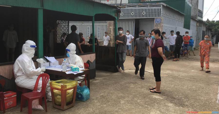 Bùng phát dịch Covid-19 mới trong cộng đồng nhiều địa phương
