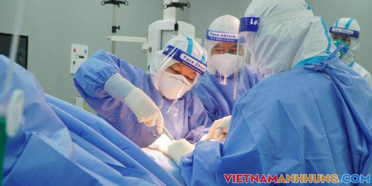 Ca mổ khẩn cấp cứu sống thai nhi và sản phụ nguy kịch vì Covid-19