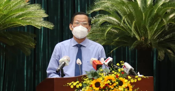 NÓNG: Đồng ý cho học sinh 2 trường đầu tiên ở TP HCM đến lớp trở lại