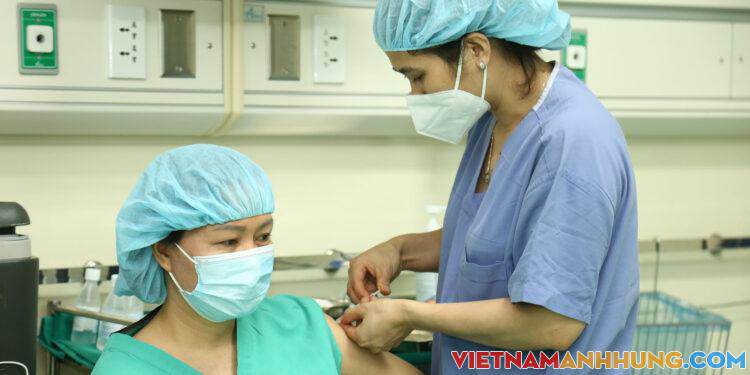 Nhưng lưu ý khi tiêm 2 loại vaccine Covid-19 mới nhất tại Việt Nam