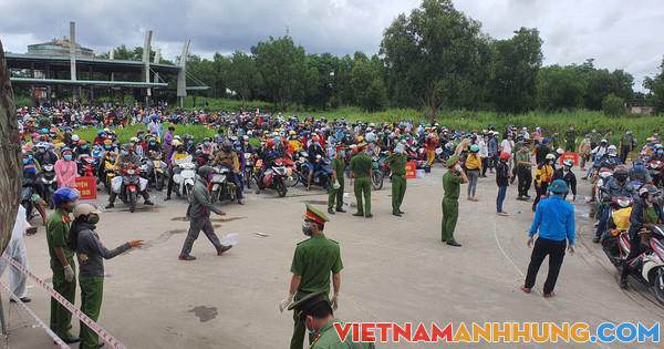Công dân ùn ùn về quê tự phát, các tỉnh miền Tây lo “vỡ trận” dịch bệnh