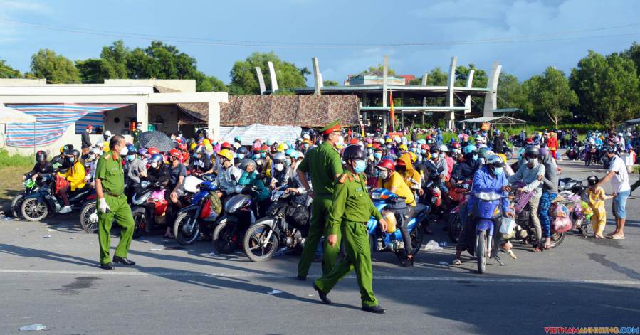 Hơn 18.000 người về địa phương, tỉnh nỗ lực hỗ trợ tiền và nhu yếu phẩm