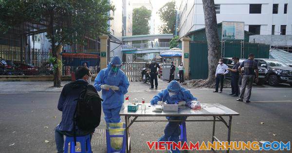 Phát hiện nhân viên y tế Bệnh viện quân đội 108 cùng vợ mắc Covid-19