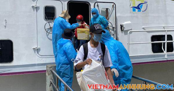 Kiên Giang: Chuyển tàu đầu tiên đưa người dân “mắc kẹt” ở đất liền về đảo