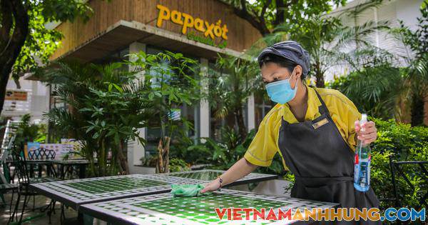 Hàng quán ở TP HCM háo hức chuẩn bị đợi ngày mở bán tại chỗ