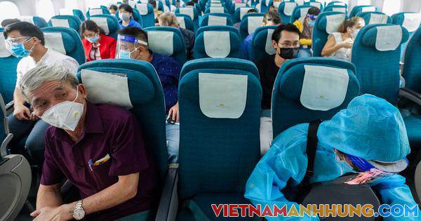 Chuyến bay thương mại đầu tiên từ TP HCM ra Hà Nội sau giãn cách đã cất cánh