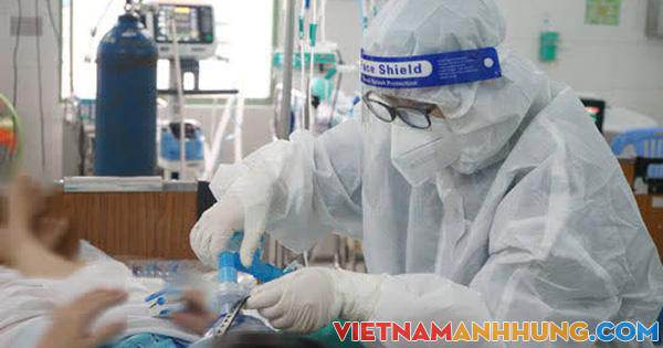 Truy tặng Bằng khen của Thủ tướng Chính phủ cho nữ hộ sinh tử vong do Covid-19