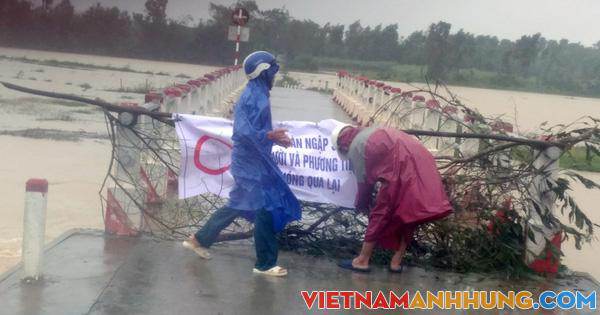 Mưa lớn gây ngập lụt chia cắt nhiều thôn, bản ở Quảng Bình