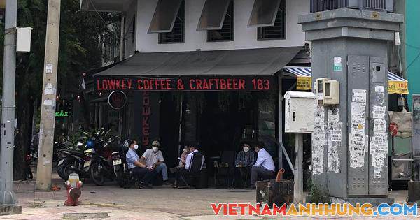 Nhiều hàng quán tại TP HCM đã mở bán tại chỗ