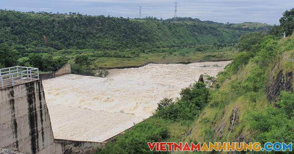Các nhà máy thủy điện trên sông Sêrêpốk xả nước để đón lũ