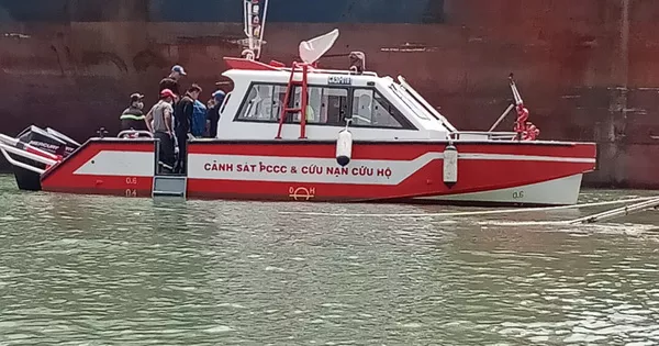 TP HCM: Vẫn chưa tìm thấy người rơi xuống sông trong vụ chìm sà lan trên sông Gò Gia