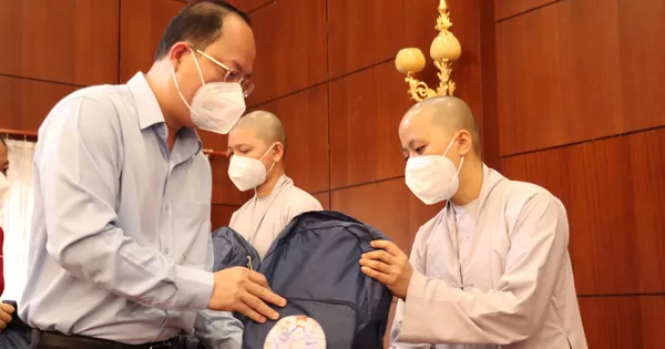 TP HCM: Các tình nguyện viên tôn giáo tiếp tục lên đường phục vụ các bệnh viện điều trị Covid-19