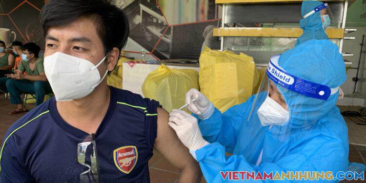 Còn 4% người trên 18 tuổi chưa tiêm vaccine mũi 1