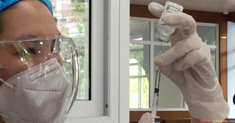 Tiêm vaccine Covid-19 cho trẻ em: Mừng và lo