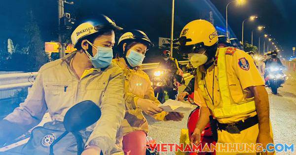 Hàng ngàn người rời Bình Dương được Công an TP HCM hỗ trợ về các tỉnh miền Tây