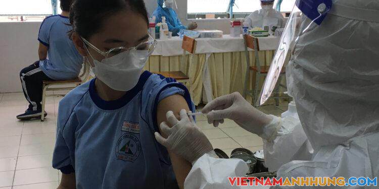 Nhiều học sinh hoãn tiêm vaccine Covid-19 do từng là F0 khỏi bệnh