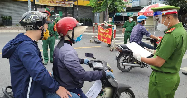NÓNG: Đang tháo dỡ toàn bộ chốt, trạm kiểm soát ở cửa ngõ ra vào TP HCM