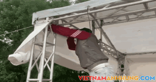 CLIP: Hà Nội bắt đầu tháo dỡ chốt cửa ngõ, người dân nườm nượp đi xe về quê